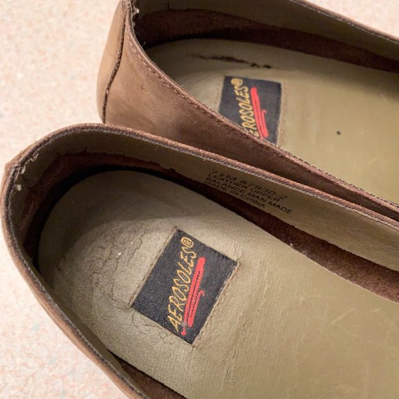 Women's Brown Suede Aerosoles shoes, size 7, with gold chain, vintage - Picture 3 of 6